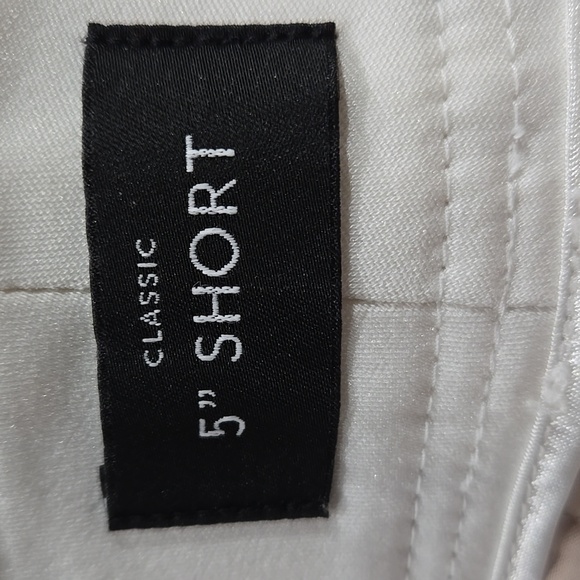 WHITE HOUSE BLACK MARKET SAILOR BUTTON TRIM WHITE SHORTS RESORT VACATION NWT 2 - Picture 7 of 13